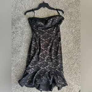 Black straplesss dress